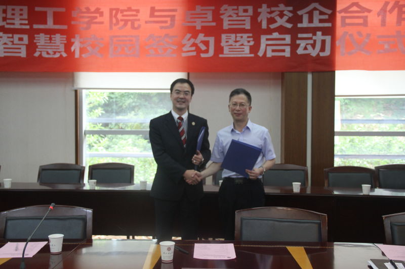 簽約.jpg 簽約.jpg