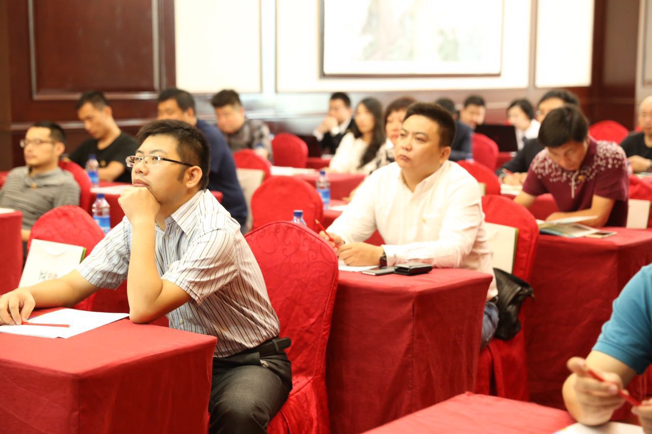 認(rèn)真聽講.jpg 認(rèn)真聽講.jpg