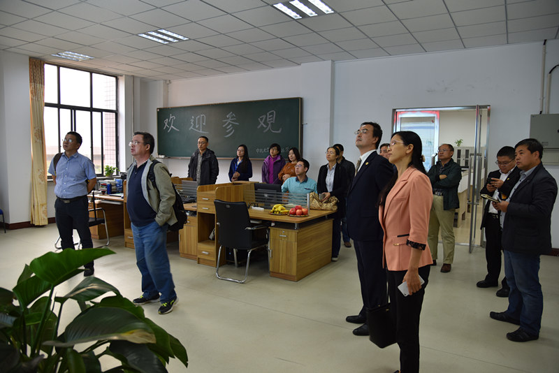 參觀現場.jpg 參觀現場.jpg